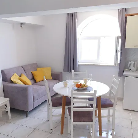 Marina Aparthotel 3*