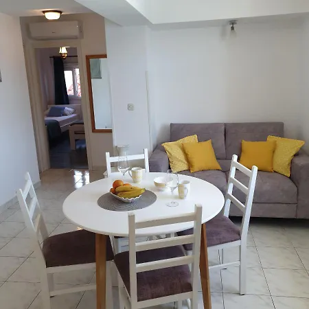 Marina Aparthotel 3*